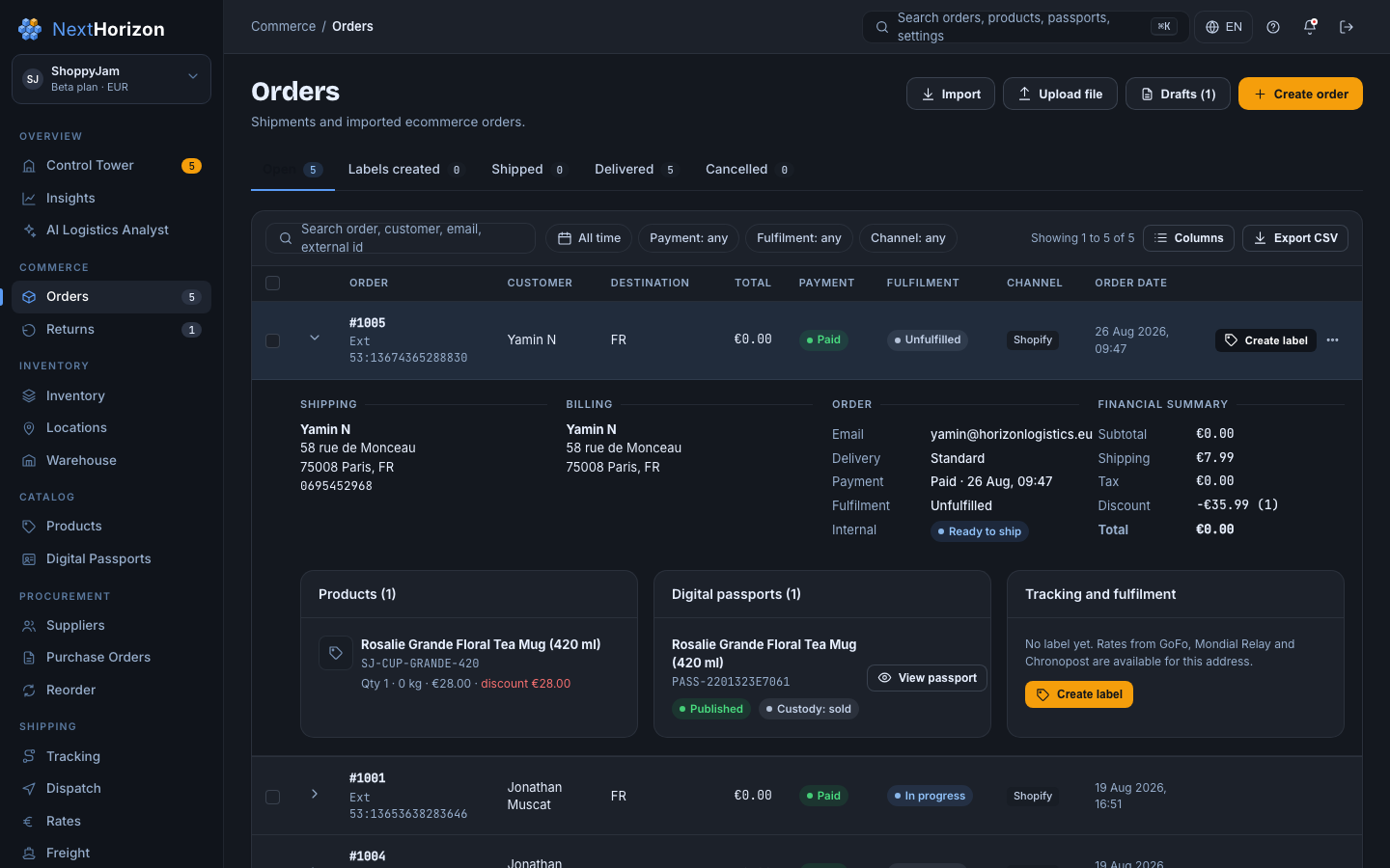 The orders table with status, store of origin and bulk actions for labels, tracking and returns.